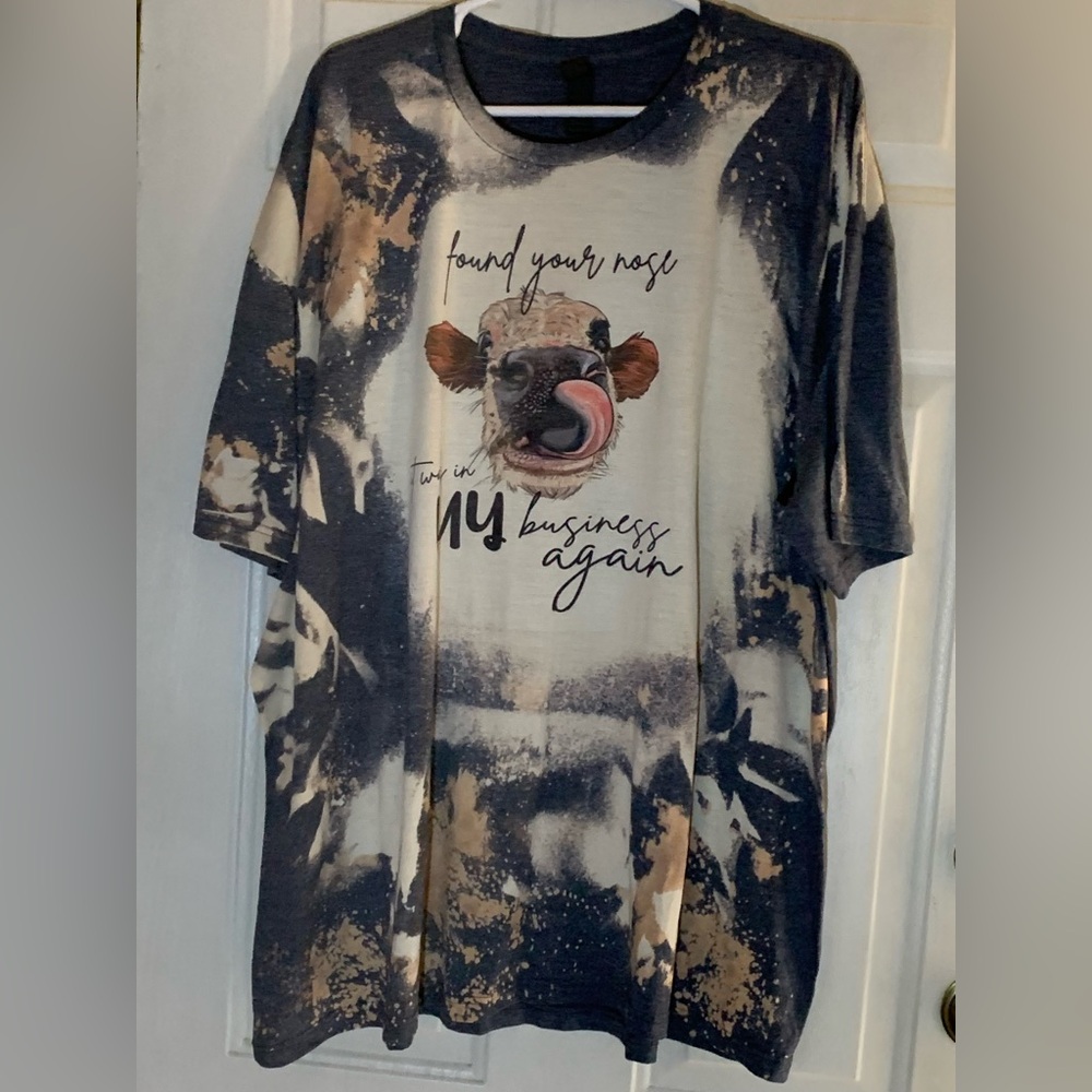 Graphic T-Shirt with Cow Print